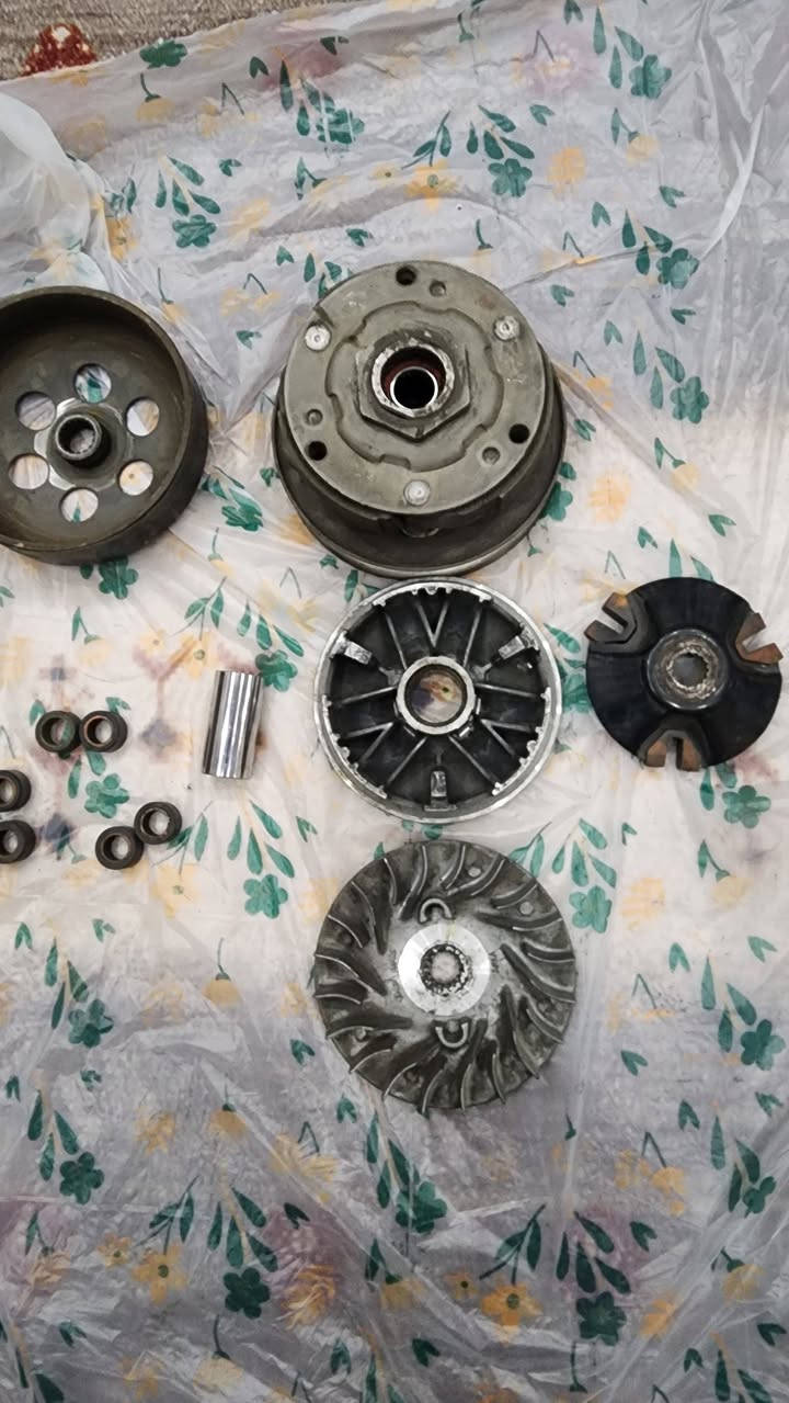 سلام عليكم
كلجات سكنس فحل امامي وخلفي كاملات

الاول رياضي تايوان.
والثاني بلادي.

وحالتهن بالصور كدامك

كلهن شلع ب٣٥ لحد يعامل. 

بغداد حي المواصلات الشرطة الخامسة
***********
