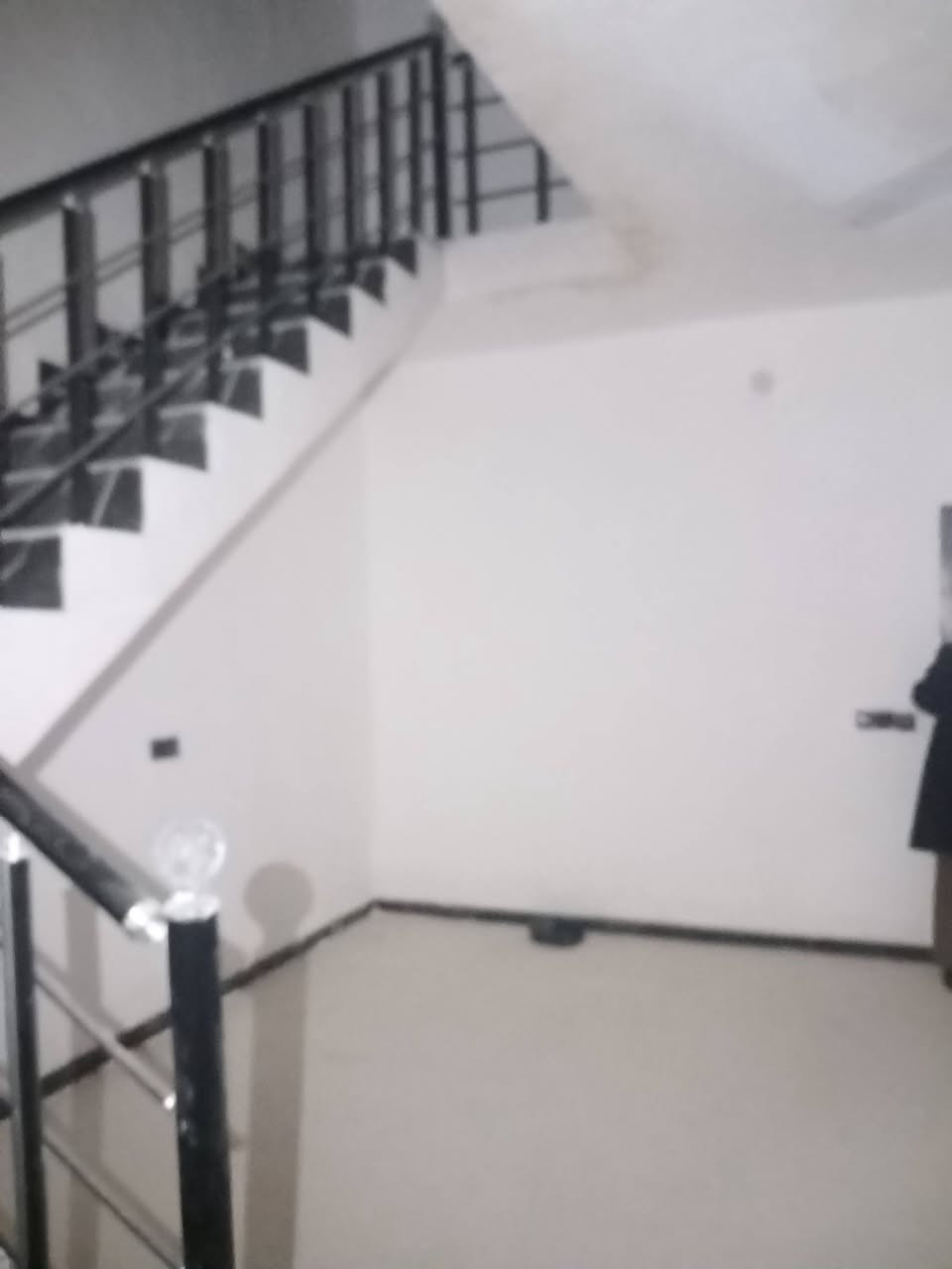 #مشتمل_للبيع 

  🌍 الموقع  / حي الجبيريه الثالثه 
  📌 قرب مسجد باب الريان 

 📐 المساحه  / ( 125m  ) طابقين 
  🧱 بناء حديث درجة أولى  ( صفر ) 💯

  🏠 موقع راقي جدا _ قريب على الشارع العام 

  💠 يتكون من ثلاث 3 غرف نوم 
                      وصاله واسعه ومطبخ
                          وحمام داخلي وخارجي وكراج كبير 

  💰 السعر  / ( 68 مليون  ) 
        ■■■■■■■■■■■■■■■■■■■■■■■■
           للإستفسار أكثر يمكنم التواصل عبر رقم الهاتف 
                ☎️ ( ***********  )☎️ أبو سيف 

          🙋‍♂️ #أعرض عقارك يمنه وأنته مرتاح بالبيت 🏡
                      وحنه نهتم بالبيع والترويج 

📍 #العنوان_الضباط_الثانيه  📌 مقابل #شارع_ألفين  .
