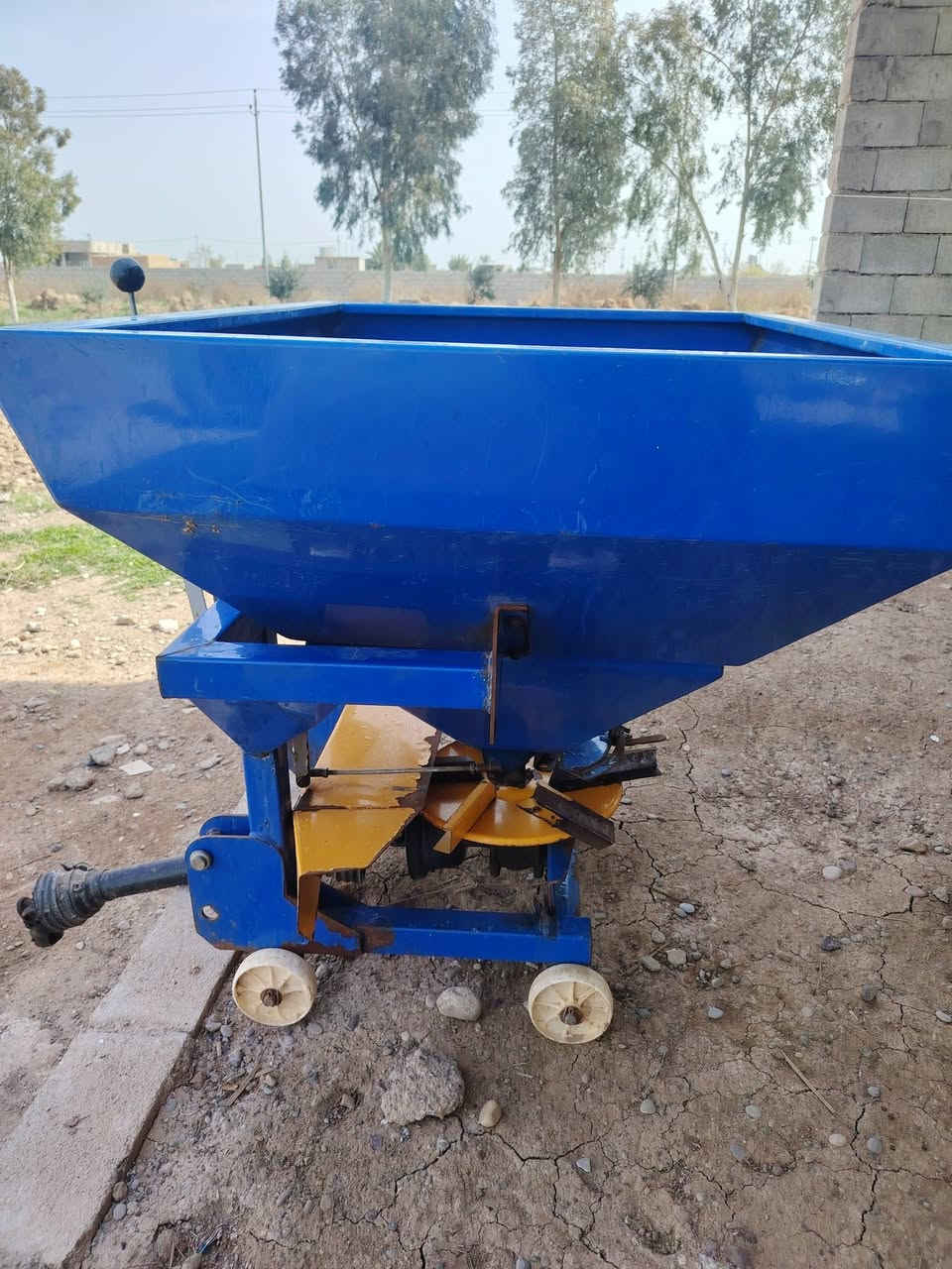 ناثره للبيع شرط النضافه مشتقله موسمين فقط العنوان طريق الرياض قرب مكتب خالد ***********
