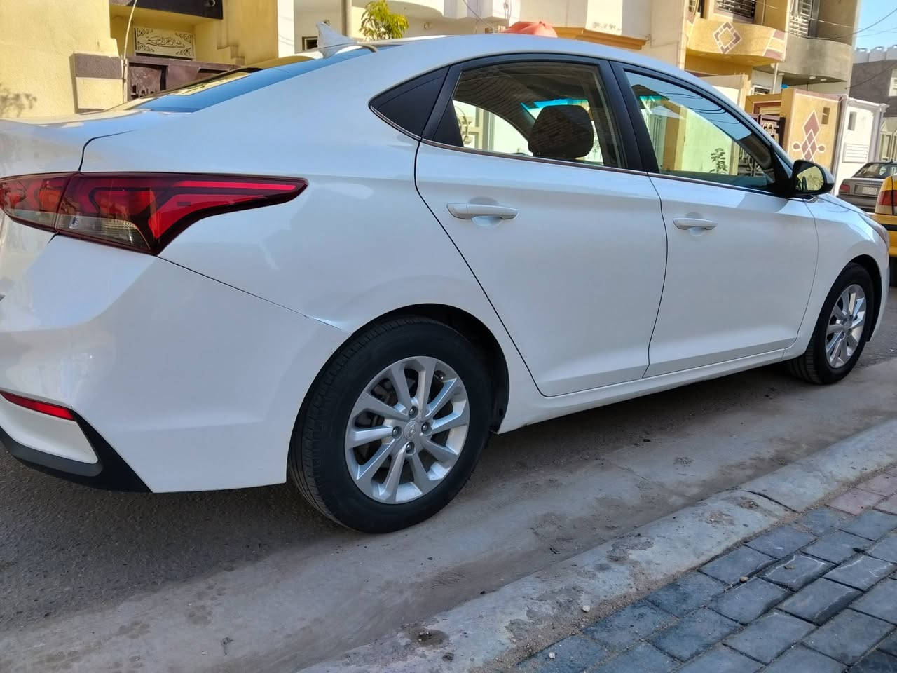 السلام عليكم هونداي اكسنت وارد امريكي موديل 2019كيرايتي المرغوب رقم نجف دولي بسمي  السياره اكلين بدون صبغ ومكفوله من غرق يعني مكفوله كفاله عامه صور الحادثة موجوه بل منشور السياره جاهزة محرك كير حداديه تبريد   ملاحظة مكلف بل نشر اتصل ***********
