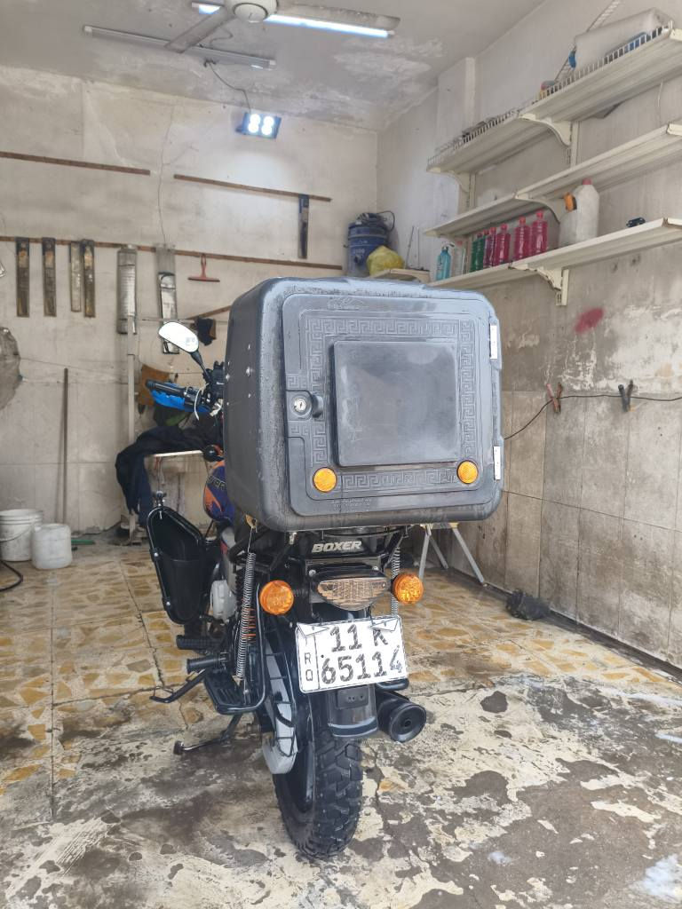 دراجه بوكسر 22 لون ازرق دراجه كامله مكلمه تنكر سلف وتطلع مناقصه اي شي وياها صندوك وخوذه وكماليات ب2500 وبيه مجال 
*********** بغداد الغزالية
هزه جديده ورقمه بغداد انكليزي تحويل باي مكان وباي وقت بغداد, العراق
