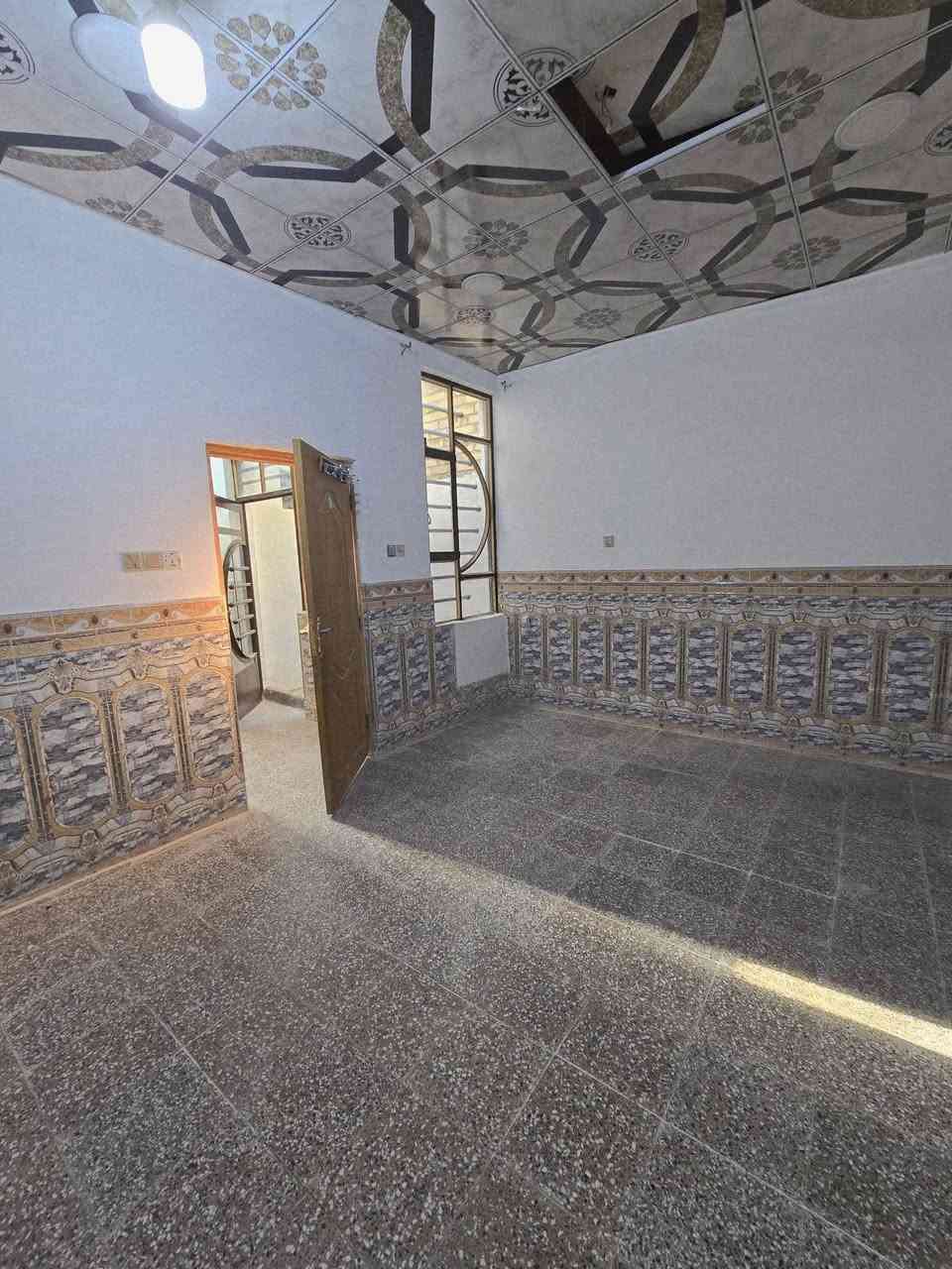 ١٠٠متر أساس كونكريت بناء بلوك عكاده  تشاريف طابوك  يحتوي على غرفه نوم صاله مطبخ صحيات استقبال  عنوان الدار النجف الأشرف كوفه شارع المعمل خلف مدارس السفير الاهليه قرب صوره الوائلي.  سعر العقار ٤٥مليون 
عنوان المكتب الكوفة شارع المعمل قرب شارع المطار القديم مجاور صيدليه بلال مقابل صيدليه زحل جوار شارع سيد حبيب 
***********
***********
