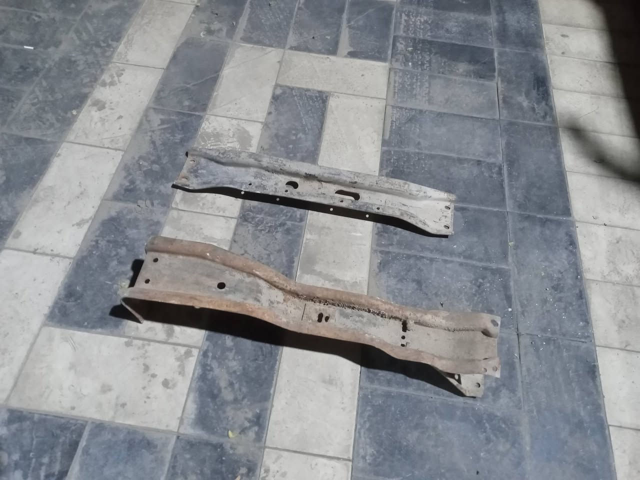 جسرين شاصي  مال جمسي ثمانينات ب٤٠الف بغداد***********
