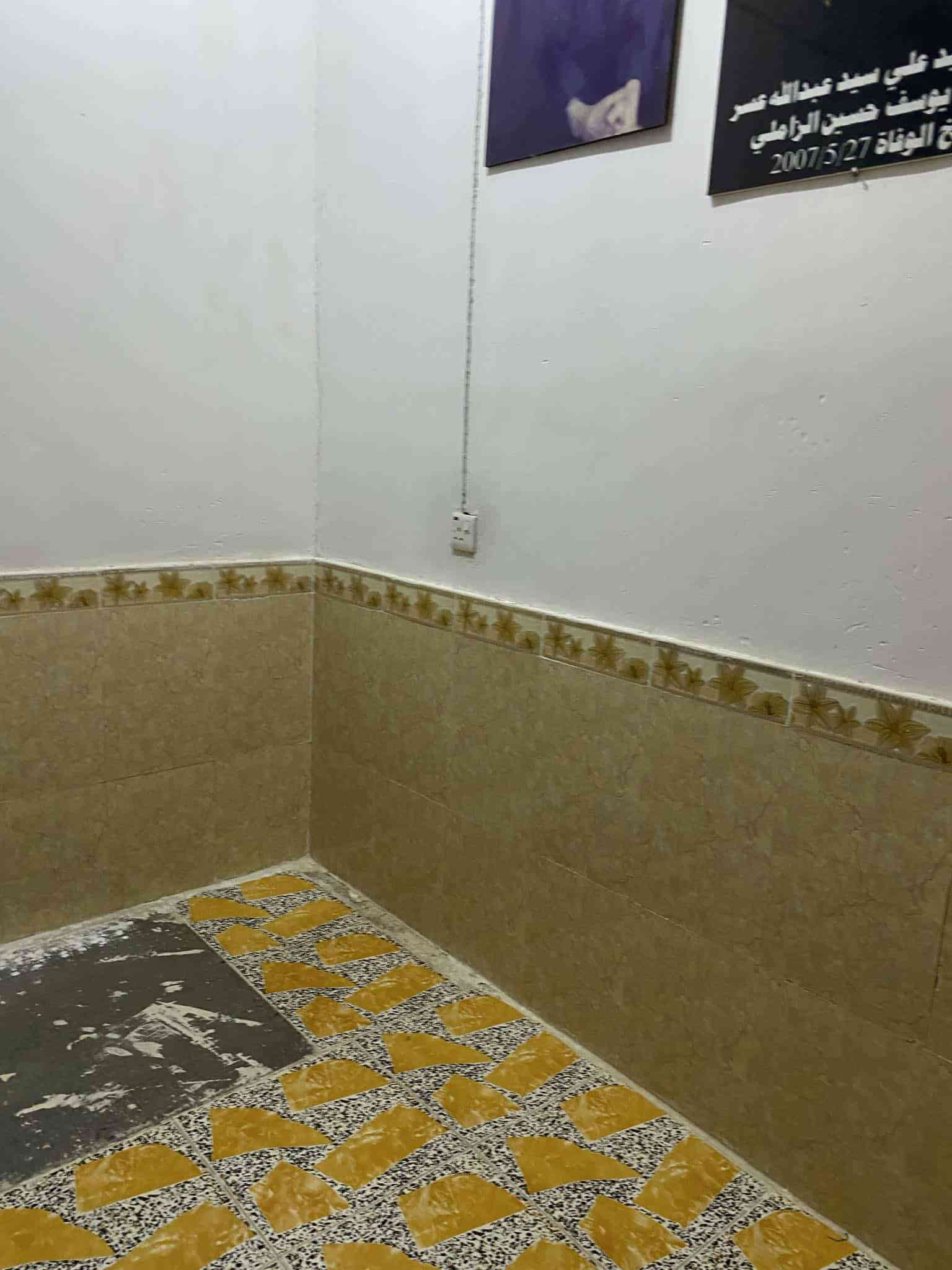 يالله.. سلام عاليكم.. بيت للبيع زراعي سند ٢٥ مساحه ٣٠٠م مكون غرفتين مطبخ حمام براني ١٣متر حديقه جبيره  ارضيه سيراميك عكاده بناء جديد ستاره جاهز موقعه دغاره  مقابيل مطعم علاوي حسوني مكان مرتب ثالث بيت عن شارع العام سعره ٤٨وبيه مجال ستفسار رقم ***********
