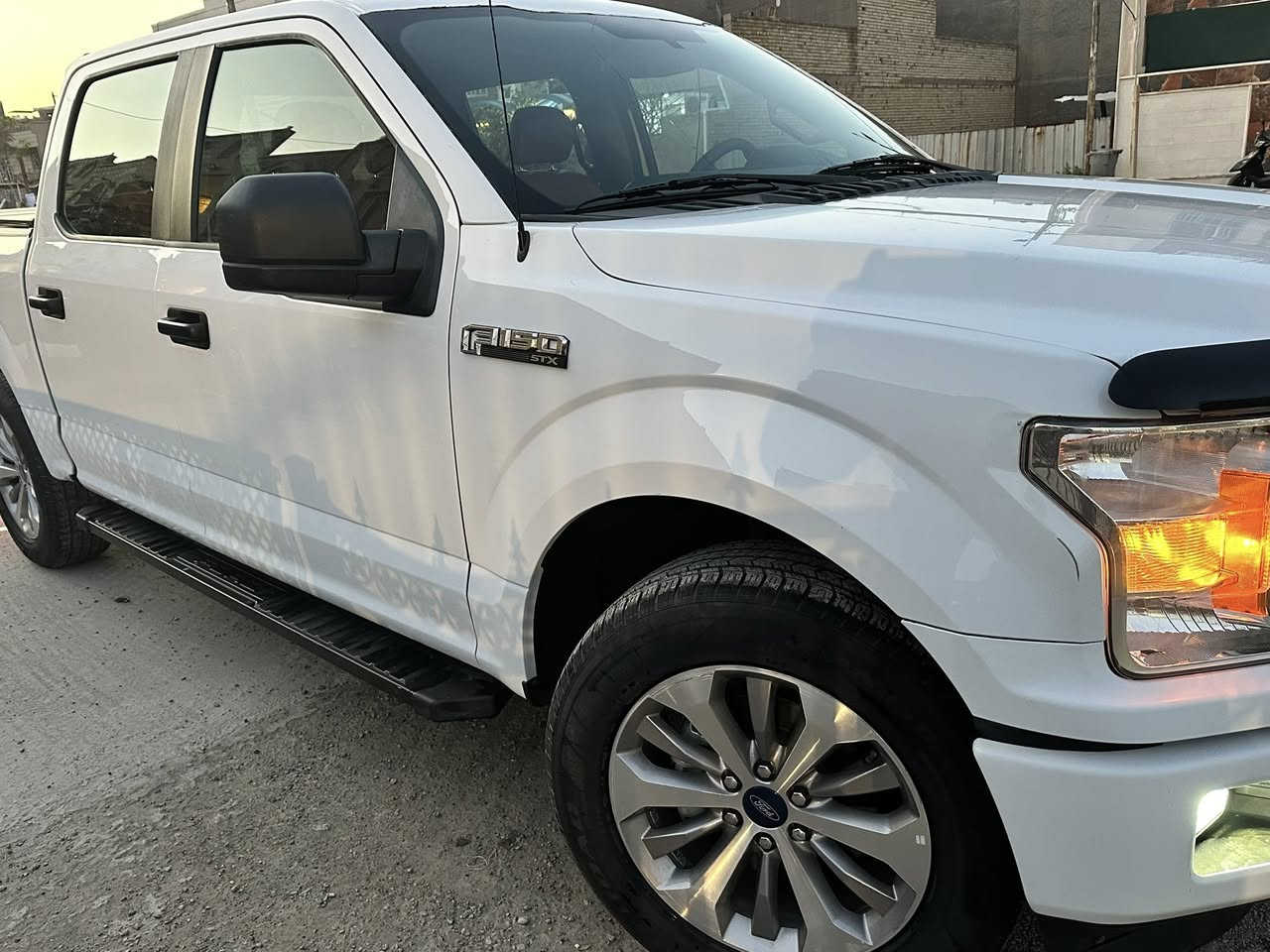 السلام عليكم من رخصه الامن

فورد اف ١٥٠ SEK موديل 2018 

مكينه سته ٢٧٠٠ توين تيربو  انسه صرف بانزين 

تمشي على بانزين عادي 

كير عشر نمر 

فور ويل 

شاشه جبيره شاشه عطال تبريد قطعتين 

داخل جلد باب طويل بدي قصير  

حجم ويل عشرين تخم تاير بيها 

سيارة على وضع شركة ماشيه ٥٨ كيلو 

حادث بنيد ربع جاملغ ايسر 

ابرباك استيرن طاك راجع بلاد

تبديل بنيد بلادي بيها قطعه وحده صبغ 

جاملغ ودعاميه امامي صبغ 

السعر ٢٢٠ 

مكان سيارة بغداد الكرخ 

هـ *********** 

اخوان مكلف بالنشر اتصل على رقم صاحب سيارة اتفاهم ويا 

بالخير على طرفين
