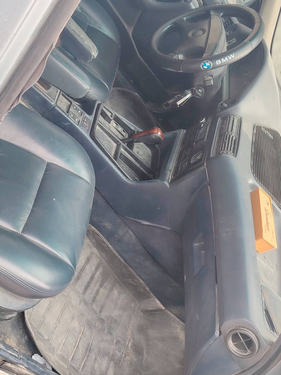 السلام عليكم بي ام 525 مسكر وارد ياباني مكينه كير مكفول السياره بلاديه لاصبغ ولا تبديل بيها رصعات خفيفه جهة السايق نقوصات بسيطه راديتر تبريد نزرف قبل فتره تبريد شغال ثلج صدر الخلفي نص عمر صدر امامي جديد سياره بأسمي رقم بغداد للتواصل ***********
