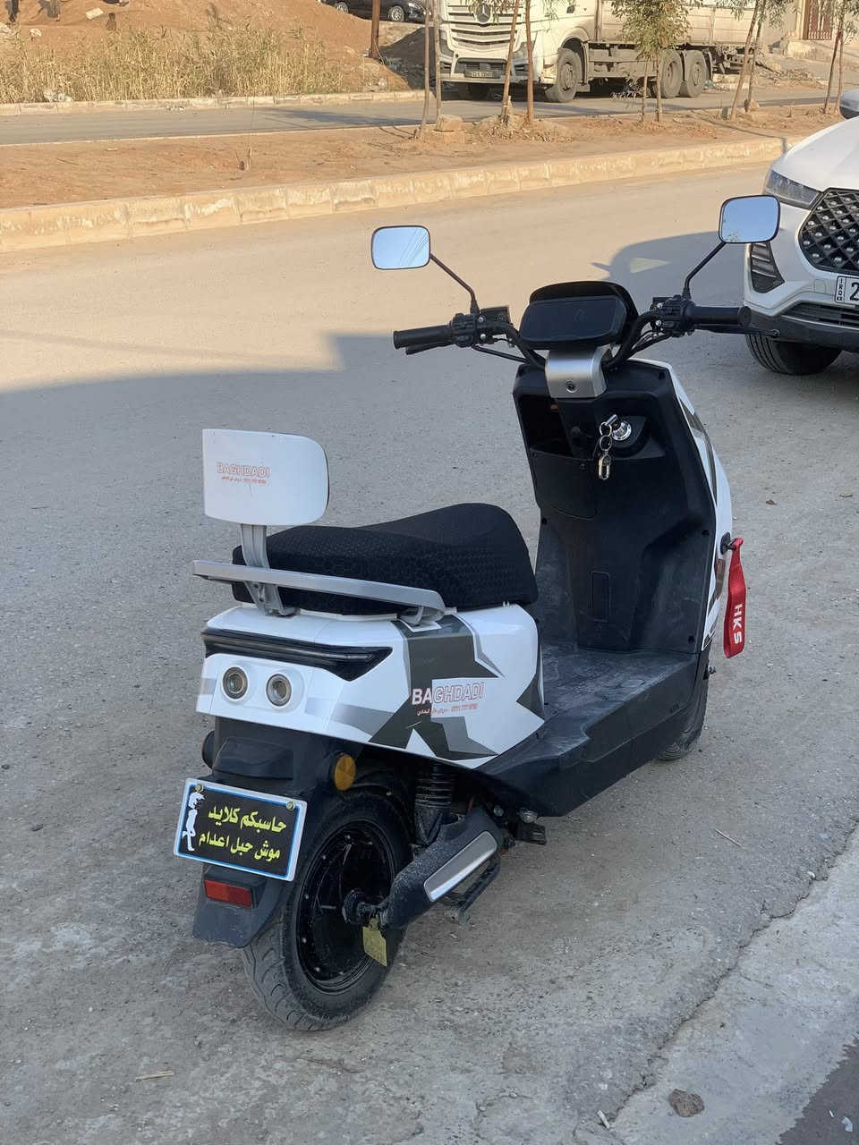 ماطور 318 
بطريات 6 
ملف 2000 
ماطور حلو نضيف 
مستعمل شهرين 
السعر 580 وبي مجال 
التواصل ***********
