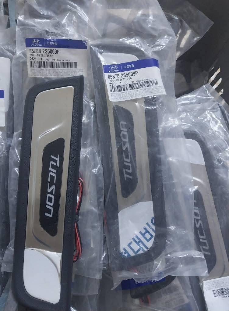 فخامة الـ توسان تكمل مع الإشارة الترحيبية! ✨
تخم إشارة ترحيب ضوئية (هيونداي توسان) أصلية من شركة MOBIS.
لمسة تكنولوجيا وأناقة تخلي سيارتك مميزة بكل طلعة. 🚗🔥
(متوفر الآن - للحجز والاستفسار 
محلات ابو علي بغداد الحي الصناعي-- ساحة الطيران-- شارع حسن عنتر. 
هاتف :- ***********
