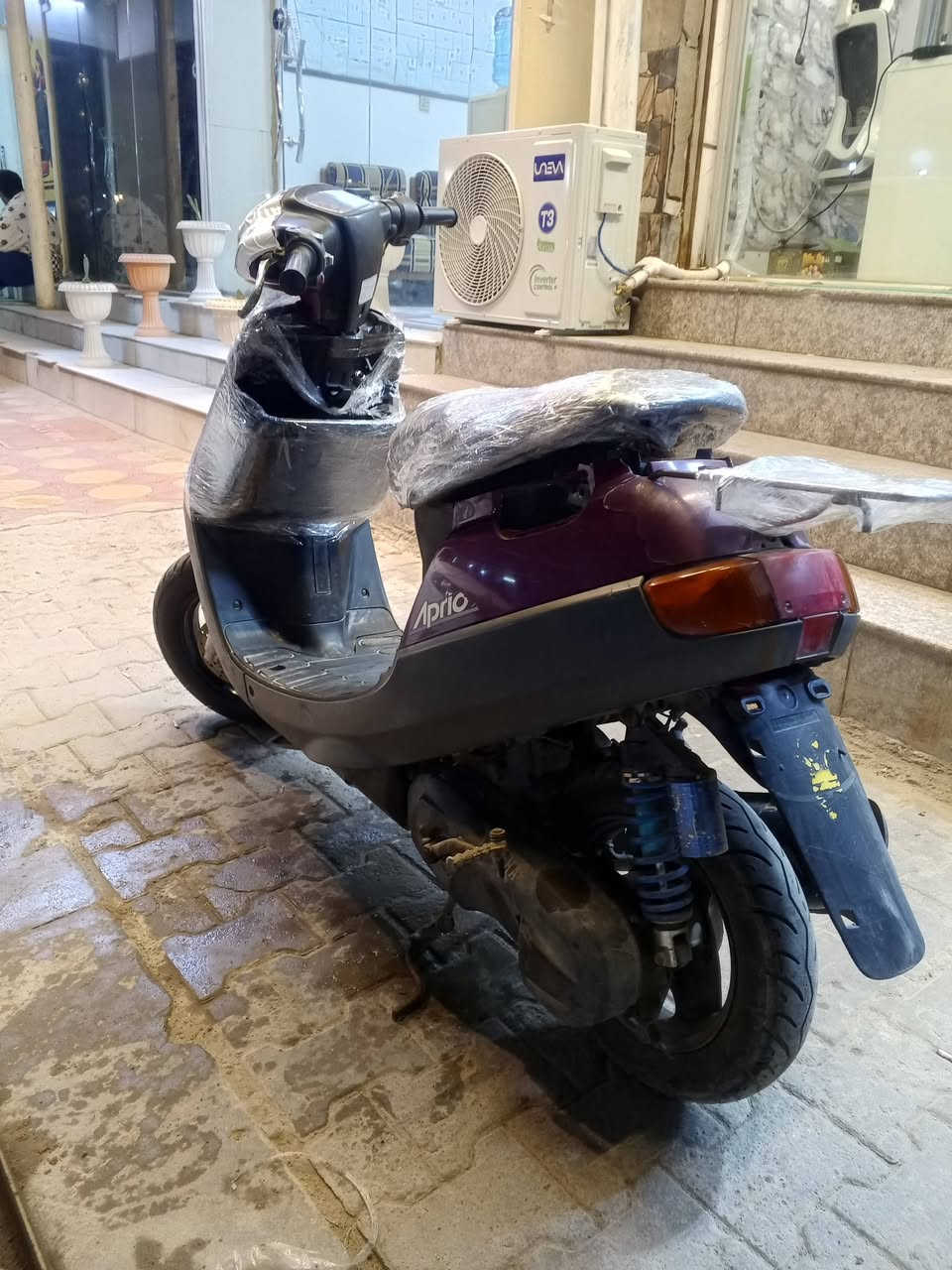 السلام عليكم
دراجة بطة تك للبيع 
مكفولة من كلشي الدراجة حاويه محرك ناعم ادامه جديده  تايرات جدد الدراجه مامتعوبه داخل حي مكاني نجف كوفة السعر 180وبيها مجال الشراي يتصل ويدلل ***********
