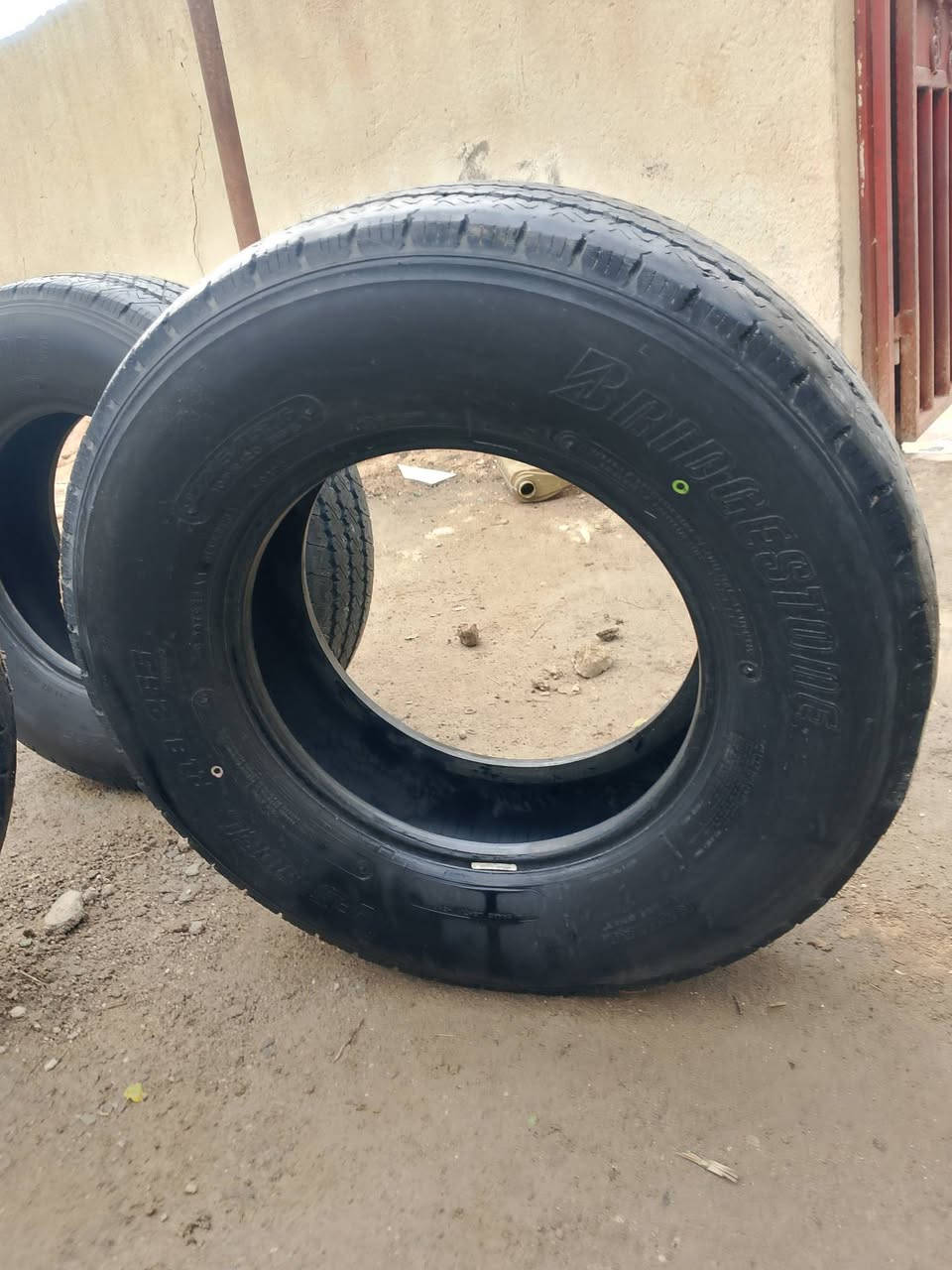 طخم تاير برجستون مستعمل للبيع تواصل ع رقم 
***********
