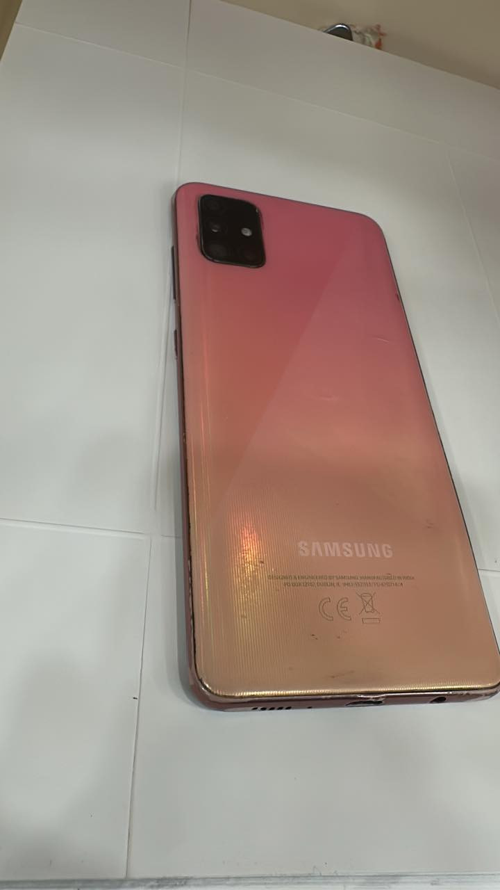 كلكسي a51 نظيف بس الشاشة بيها كسر من جوة 
السعر ٥٠ ألف وبي مجال 
شراي راسلني خاص


**إذا كنت صاحب هذا الإعلان وتريد حذفه لأي سبب، رجاءا أرسل رسالة إلى الدعم الفني**