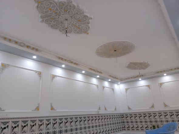 سلام عليكم يونس للديكورات جبسن بورد نقش مغربي صبغ وتعتيق صبغ داخلي وخارجي عزل ايبوكسي شغل درجه أولى قطعي  وعلمتره ***********  وها صور من شغلي
