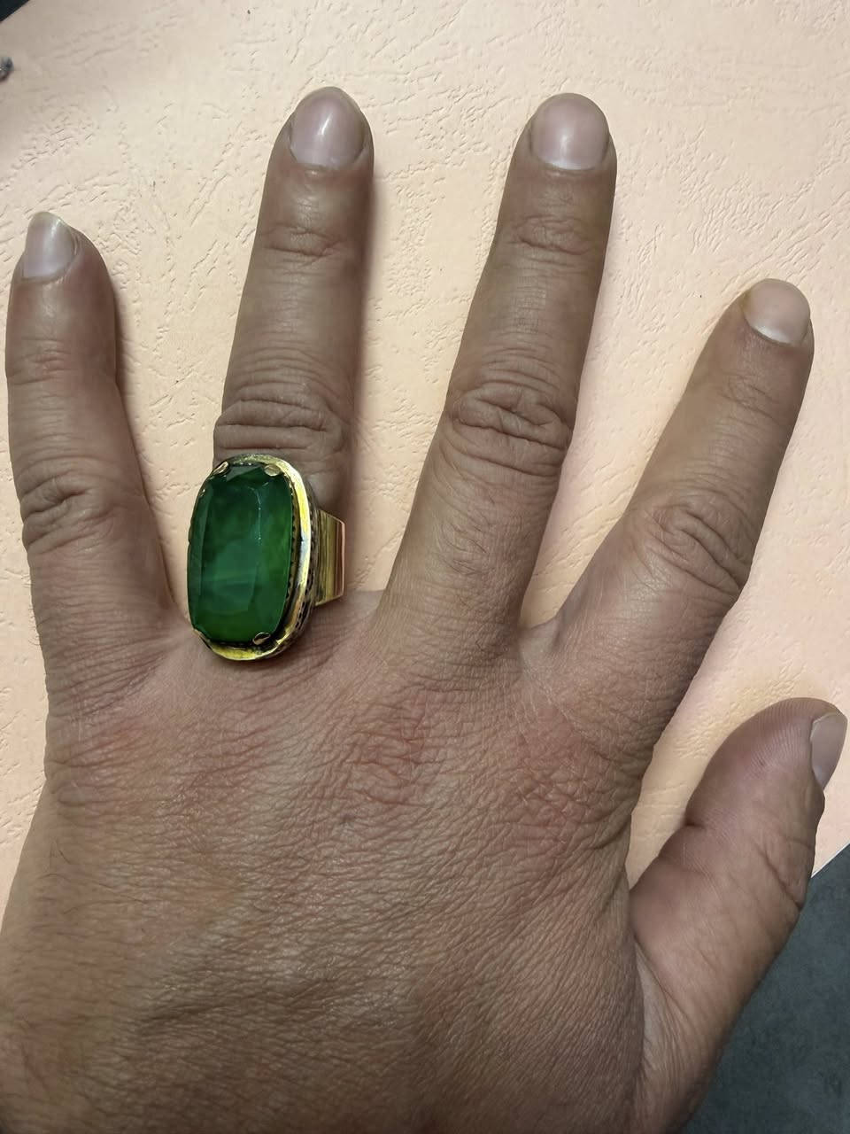 السلام عليكم
خاتم زمرد روسي للبيع صياغة فضة يدوية ثقيلة مطعم ب نحاس تحفة
قياس ٢٠-٢٢ 
مكاني بغداد
شراي يتصل ***********
متواجد مازنجر وواتساب
