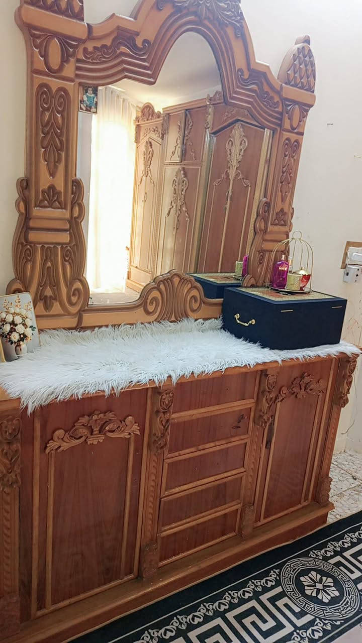 سلام عليكم غرفه للبيع نضيفه جدا سعره مليون وربع وبيه مجال مكاني بغداد حي العامل الغرفه نجاره مو ***********سوكيه
