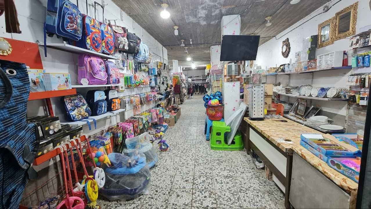 المجمع يحتوي اكثر من قسم ملابس وقرطاسيه او مواد منزليه ومفروشات واكسسوارات وملابس داخلية وألعاب أطفال وكوزمتك وغيرها من المواد الأخرى للطلاع ع بقيت الصور راسلني خاص غرض البيع عدم التفرغ بسبب أعمال أخرى للإستفسار الإتصال ع هذا الرقم *********** السعر ١٥ او بي مجال النجف, العراق
