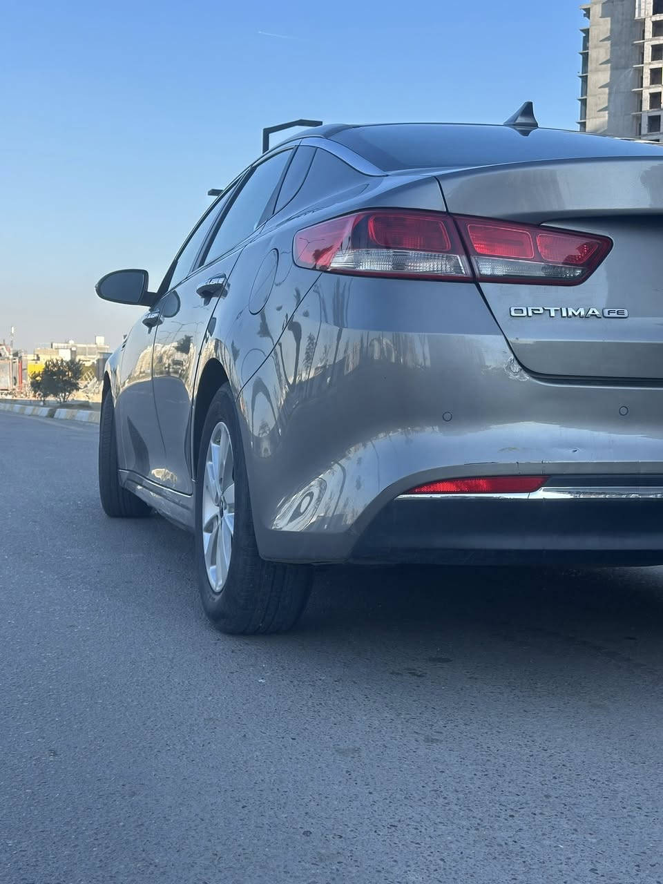 سلام عليكم للبيع 
كيا اوبتما 2018    امريكي رقم بغداد الجديد بسمي سنويه لل 28   هزه جديده محرك 2400 gdi .. السياره بيهه فقط البنيد  
 سياره حادثهه بنيد  لا لغوود ولا شواصي كلهه مكفووله سونار بالمنشور 
مواصفات 
- شاشه  car play  
- رادار 
- كامره خلفيه دواره
- تحكم ستيرن جهتين 
- ٣ مودات قياده
- نظام ABS
- مثبت سرعه Cruse
- مري شفط + ترحيب
- نقطه عمياء
- حساسات
السياره جديده وعليهه ادامه تايرات جدد وتبريد كله جاهزز
وبالخير ع الياخذهه …
سعر  127 .. مكاني بغداد حي جهاد 
***********
