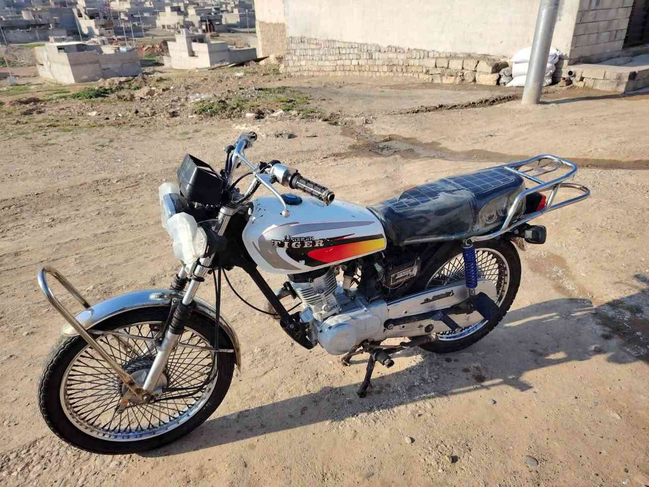 السلام عليكم ماطور ساخت للبيع
ماطور وايرمنيه كلهه شغاله مكينه شرط معدل تحريكه 
لا صرف لا نفخ ماطور جاهز ما يعوزه مصرف

السعر 350


**إذا كنت صاحب هذا الإعلان وتريد حذفه لأي سبب، رجاءا أرسل رسالة إلى الدعم الفني**