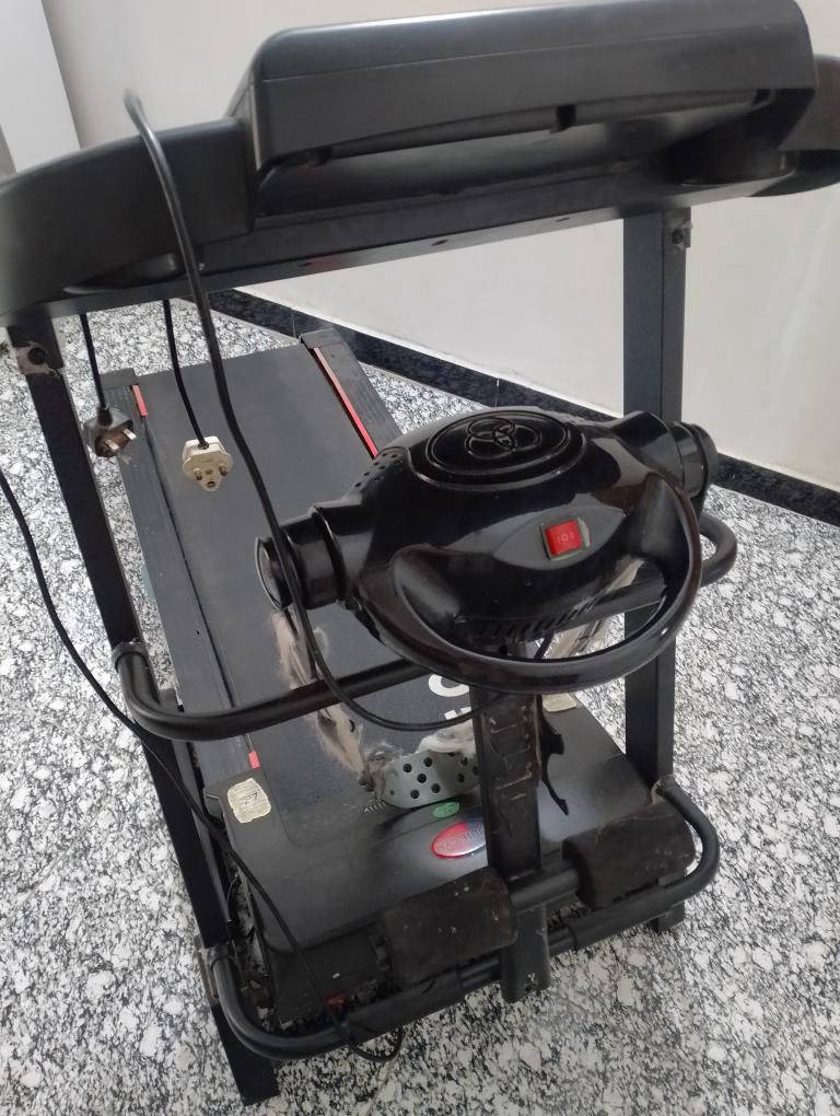 السَلٱمٌ عـَلـْيگمّ جهاز جري للبيع نضافه 100% مستعمل شي قليل بعد جديد نوعه امريكي السعر250 وبي مجال قليل مكاني بغداد الدوره جهاز فتره تحمل 150Kg كامل مواصفات يجي بشاشه تضهر ابيه الوقت والمسافه المقطوعه والسرعات والنبضه تكدر تزيد السرعه تكدر مباشر ومن عندك الجبلي يصعد الجهاز خمسطعش سانتي تزيين ذاتي سماعات واوكس يجي مع هزاز تكسير بدون بلاصات مثبت شناو الستفسار علا هاذا الرقم ***********
