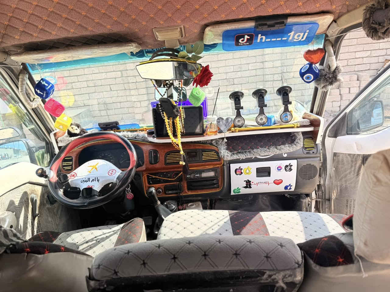 كيا هونداي موديل ١٩٩٨ رقم سليمانيه مسطره محرك بطه ونجي ٦ كير عادي الكير والمحرك شرت سياره لا صرف ولا نفخ وجاهزه بمعنه الكلمه باقي التفاصيل والسعر اتصل عل رقم ***********
