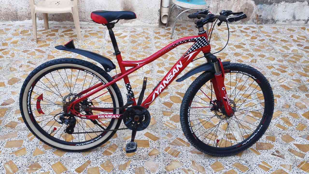 سلام عليكم بايسكل  جبلي   شركه  Yansan نوعيه جيده
حجم 26
نضافه /90
سرج رياضي احمر ابو الفتحه 
دسكات  شركه Adadas اصلي
گرون شركه Adadas اصلي
تحوير جاملغ فسفوره درع  حمراء
خزينه  بايدر كبس بولبرن اصلي 
عگرب جديد تاير خلفي عريض باله
بايسكل مرتب   كامل بريكات  بل مكان  يمشي تطلع كبل 
سعر 160 وبيه مجال للشراي
مكاني حي حسين جديد
***********
