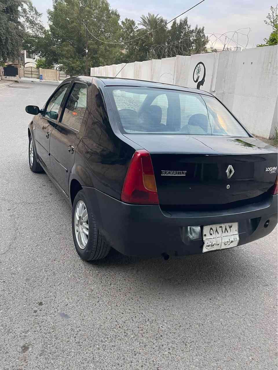 السلام عليكم 
رينو لوكان 2009 رقم سليمانيه قديم 
لون اسود 
كير عادي 
سياره مصبوغه عام جماليه
 شرررط فحص لغود وشواصي وتكم مكفووله. . 

مواصفات خاصه بيها :- 
ويل كب بلادي
ثنين جام كهرباء 
سنتر لوك 4 بوب 
ايرباك عدد 2 
جامه خلفيه هيتر 

سياره جديده ميحتاجلها مصرف ابد مسويلها ادامه كامه تنكر سلف وتمشي 
السعر 43 ورقه اكطع منها 3 اوراق مال سنويه وتجديد 
استلم 40 صافي 
للاستفسار :- مكان السياره بغداد الصليخ *********** بغداد, العراق
