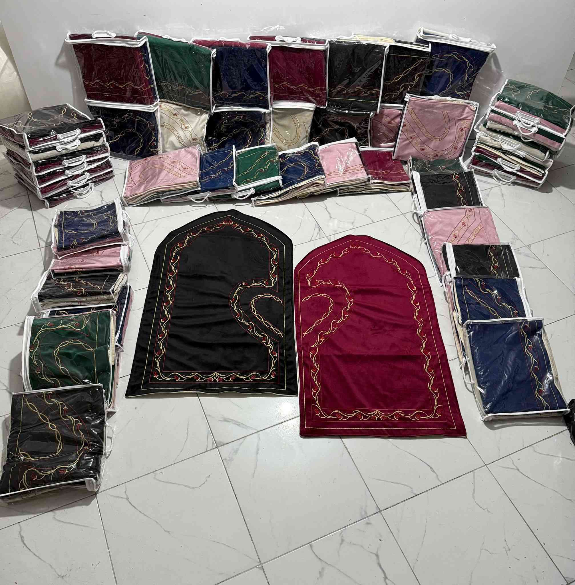 سجادة صلاة 120×70
كابلز مخمل نوعية تقيلة 
تطريز موديلات و ألوان جميلة 
المبيع جملة فقط واسعار جيدة للكميات 
التواصل عبر الواتس اب https://wa.me/message/SEGKQOCNGHUUM1


**إذا كنت صاحب هذا الإعلان وتريد حذفه لأي سبب، رجاءا أرسل رسالة إلى الدعم الفني**