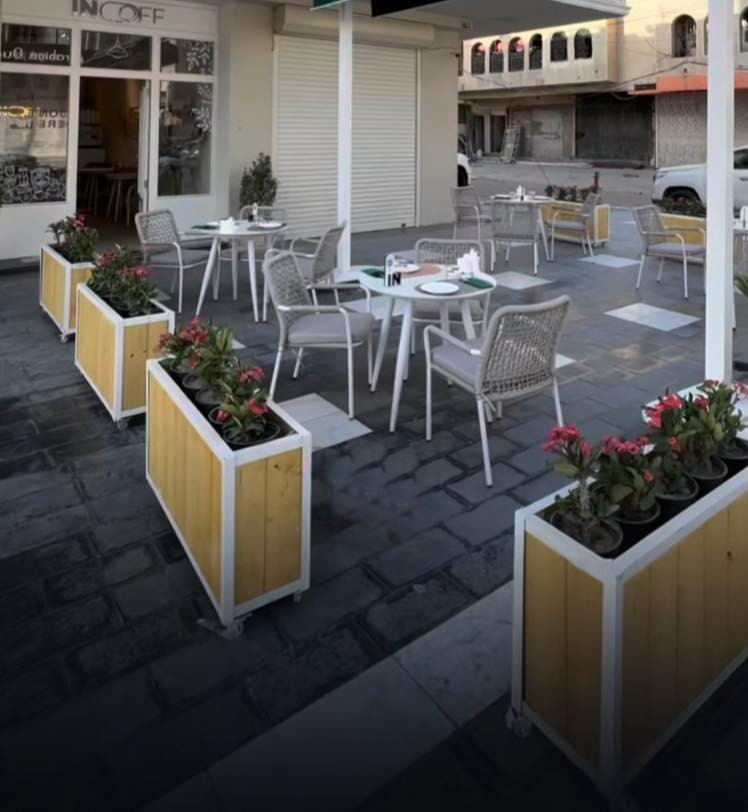 دارك لاعمال الحداده
سنادين خشب +حديد 
يتم التغليف من الداخل لايلون زراعي 
وطلاء الخشب ومعالجة ليناسب اجواء العراق 
يمكن استخدام زرع طبيعي او صناعي
القياسات تفصال حسب الطلب 
تستخدم في المطاعم والكافيهات والحدائق وداخل وخارج المنزل 
للستفسار مراسلة الصفحه او الاتصال على الرقم ***********
