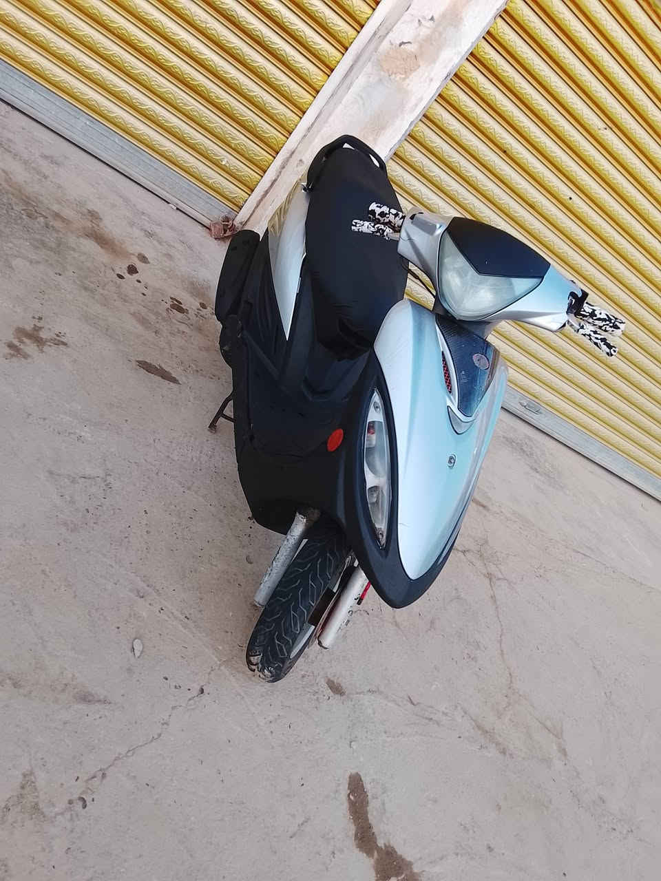 يالله للبيع كايمكو جي فور مال باله محرك نضيف كهربايئت سلف هندر كله شقاله السعر 375بي مجال مكان الرمادي  الرقم ***********
