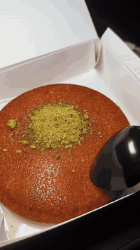 السلام عليكم من رخصة القيادة هذا طباخ كنافه للبيع+قاب عدد ٩ هدية ، *********** متوفر واتساب
