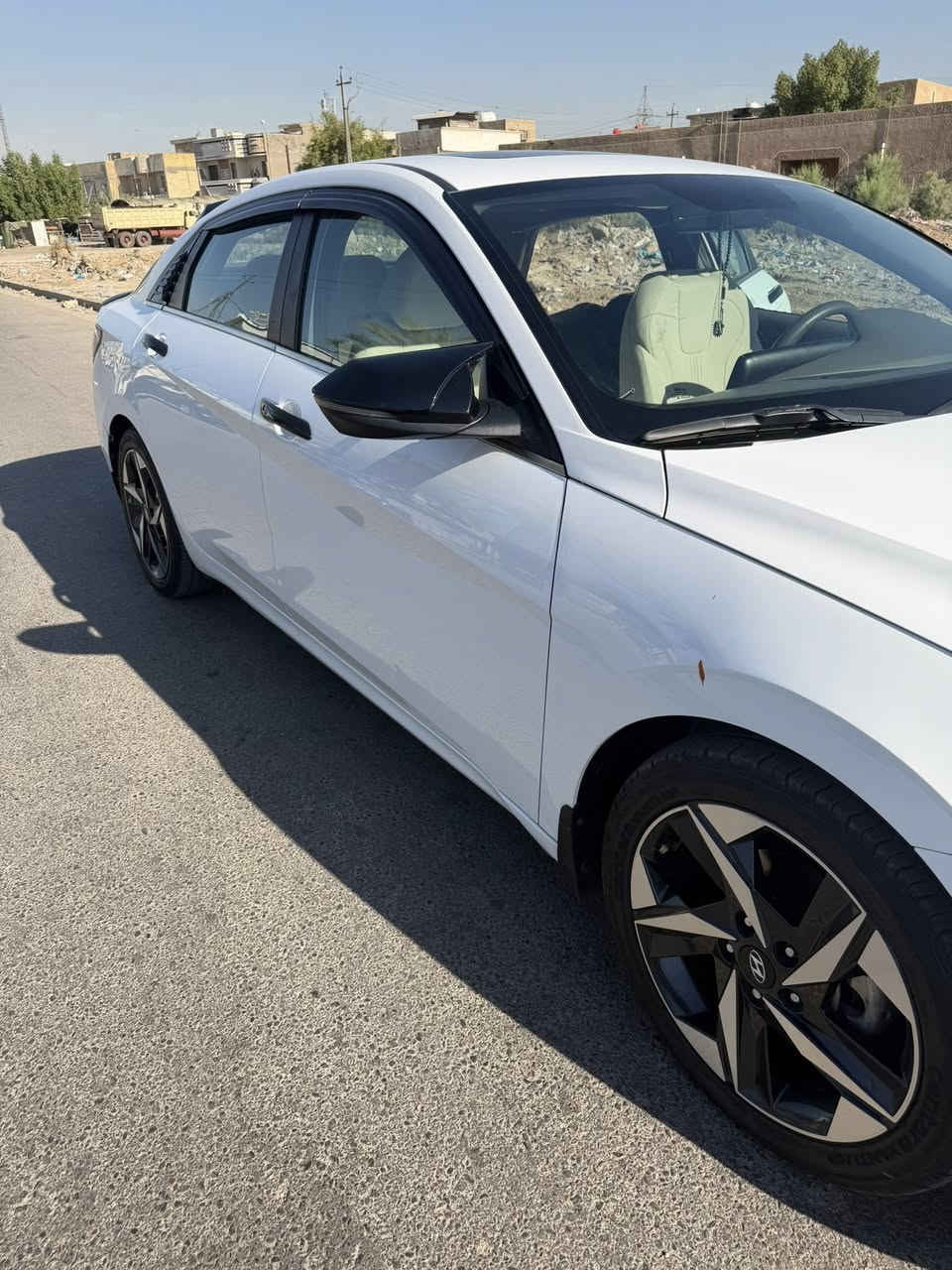 السلام عليكم 
النترا خليجي 
موديل 2021
محرك 2000 دوش مجفت بيه كازكيت شغل 100%
تبريد ثلج ❄️ 
رقم بغداد بسمي
فول مواصفات واحد على واحد 
بصمه + بصمت ابواب 
سلايت 
صندوك ذكي
حساسات امامي خلفي 
لد امامي خلفي 
شحن لاسلكي 
تشغيل عن بعد
مري شفط 
مكان سياره بغداد 
سعر 143 وبيه مجال 
وهاذ رقمي ***********
