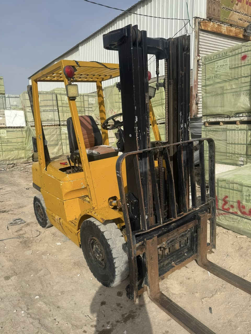 شوكيه 2.500
مكينه ازوزه 
جب 3 سلايت 
شغاله وتمشي اي شي ما بيهه
السعر 35
مكاني البصره القرنه 
***********
