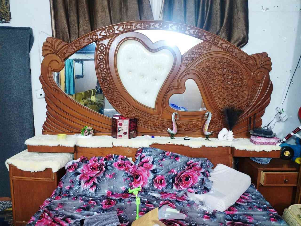 سلام عليكم اول اسف الن صوره اهيج الن جاي شيل من البيت صيره هوسه غرفه نوم صاج اصلي البيع سعره ٥٠٠
بيه مجال والطيبين مكاني بغداد الشعب

***********
