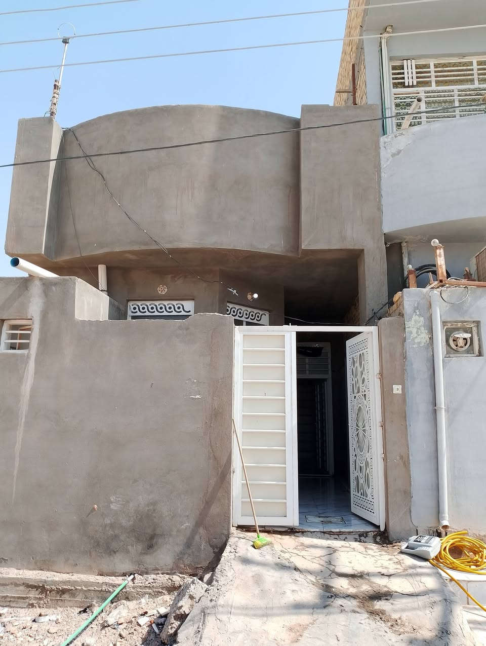 السلام عليكم دار للايجار 100م حي النداء شارع مجمع بيتي منطقه 52الف بناء حديث 2022 غرفه ومطبخ وستقبال مفتوح ع الصاله. وصحيات داخليه وخارجيه الشهر 250 الف مطلوب ( مقدمه ثلاث اشهر)  موقع البيت علئ شارع 15مفتوح علئ شارع 60 مال جامع الاحسان ومفتوح علئ شارع 25مال المدارس وحاليا فارغ البيت 
1/خط مولده
2/تانكي ماء وكيزر. 
3/مغسله
ملاحظه #مطلوب عائله زغيره وتحافظ علئ الامانه لان بيت نظيف
للاستفسار خاص او اتصل *********** وعندي مقطع فيديو بلخاص ادزه اذا تحب اشوفه
