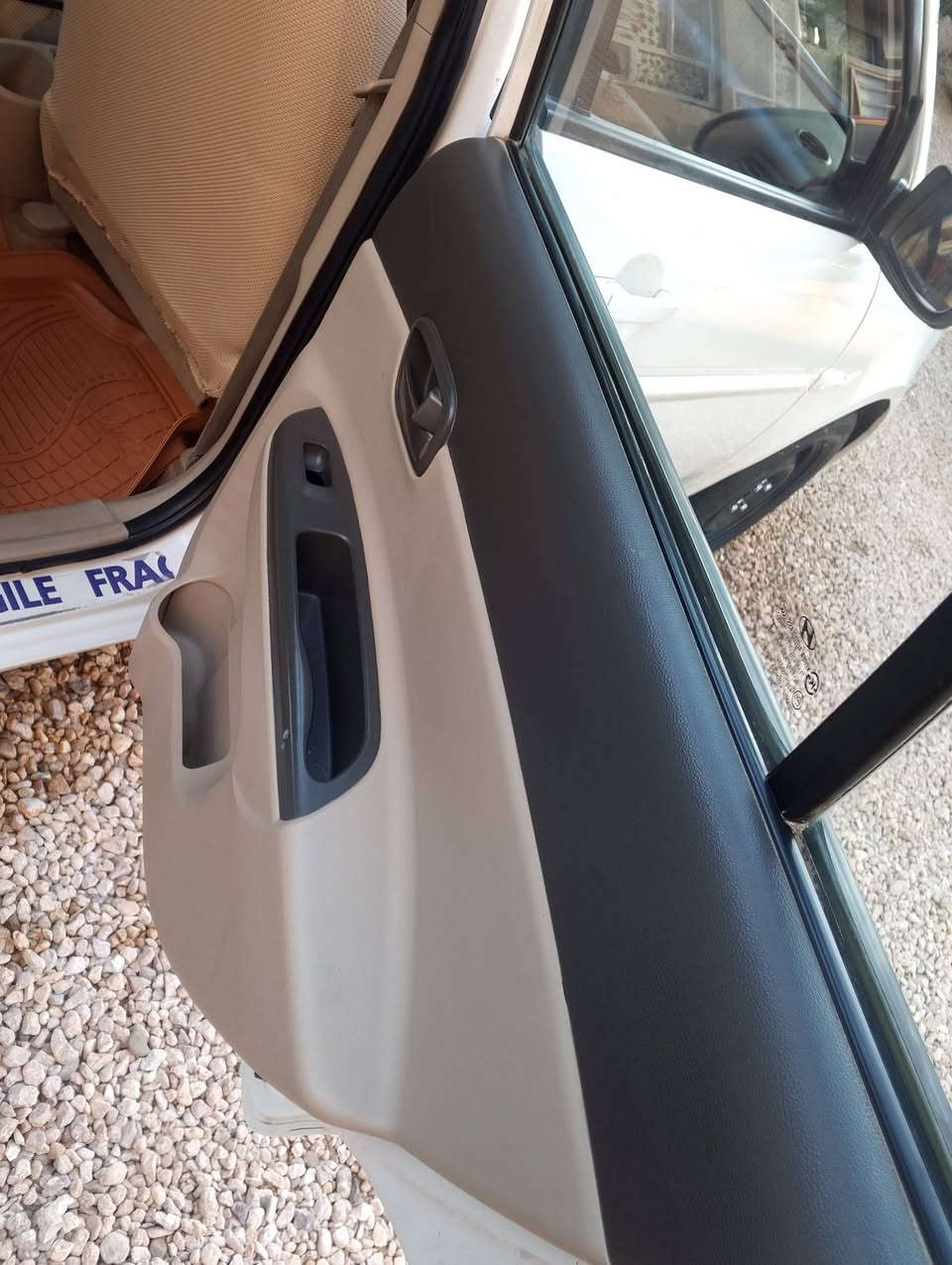 سلام عليكم اكسنت 2007سياره جديده كير محرك مكفول من كلشي لا تبخير ولا تنقيص سياره ضربه مابيه من عده صبغ جاملغ الامامي بس بدون ضربه بدون معجون سياره سونار سياره موجود حداديه جديده تخم تاير جديد سياره ماشيه 145 حقيقي سياره ما متعوبه الله شاهد 
مكان سياره كربلاء ***********

سعر 83وبيه مجال
