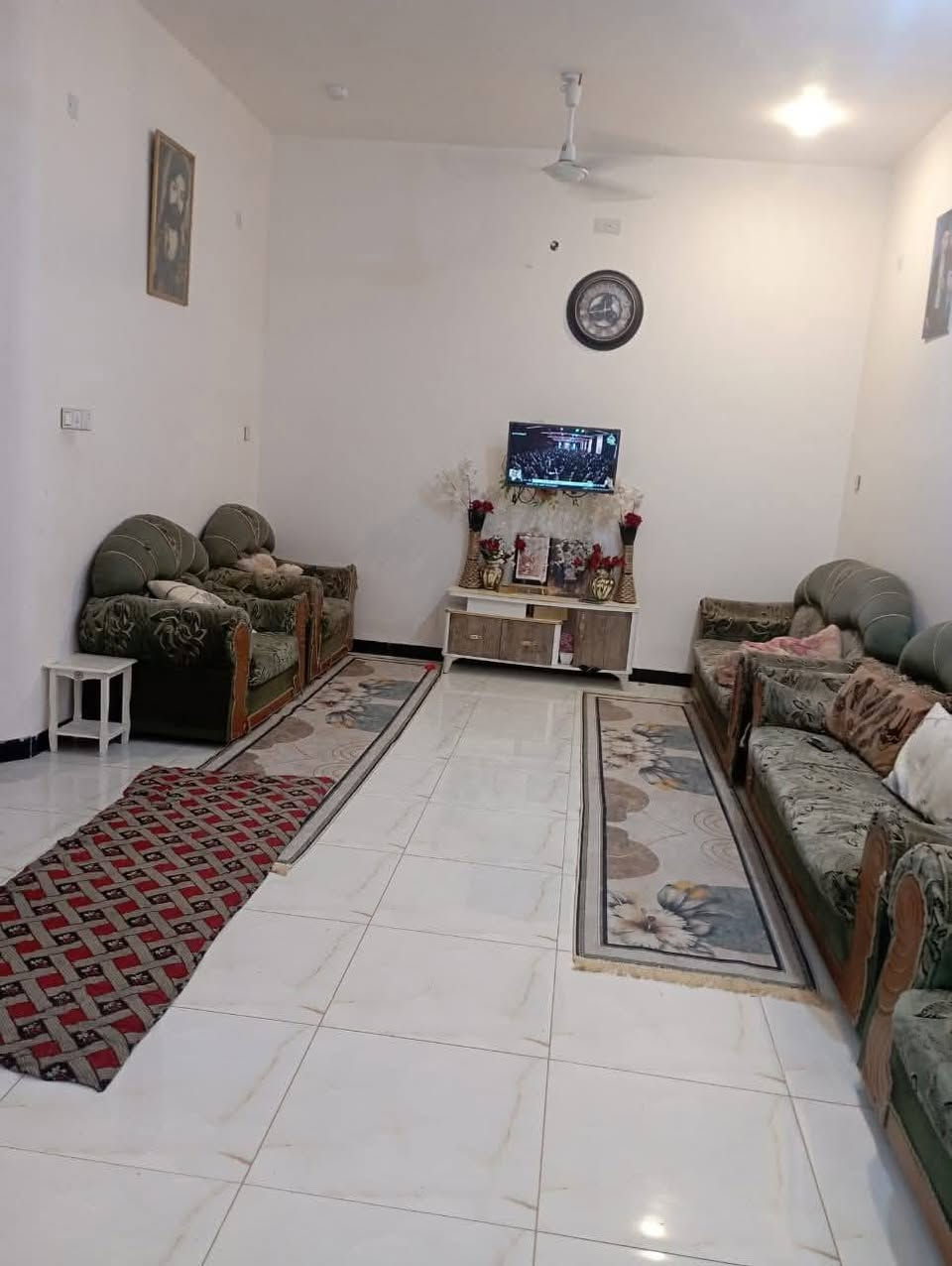بيت للبيع طابو زراعي سند 25 الموقع الحمزه الغربي الجمعية زراعي قرب مدرسة صدى العلوم شارع تبليط عرضه 8 امتار
مساحته 236متر بناء درجه اولى طابوك والسقف صب كونكريت يحتوي على غرفتين وصاله ومطبخ واستقبال وصحيات داخليه وخارجيه وكراج للسياره
السعر 115 مليون وبي مجال
 الاستفسار الاتصال على الرقم ***********
