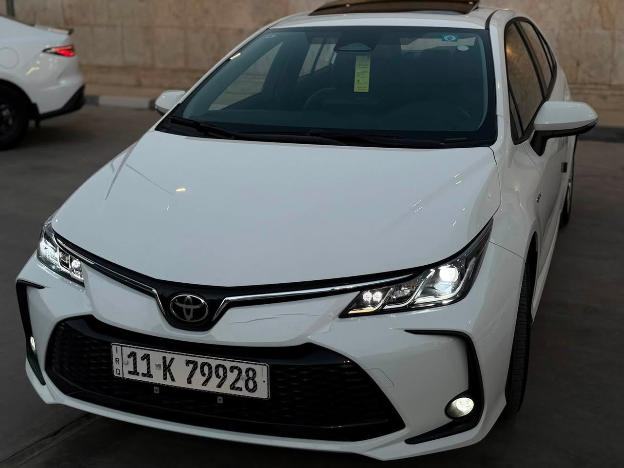 كورلا هايبرد 25 شكل خليجي اخت زيرو كفاله عامه ماشيه 11 الف فقط 
موصفات فول 1/1 كشن كهرباء 
داخل جلد 
فتحه سلايد روف 
بصمه 
تبريد شاشه 
شاشه حجم كبير و كامره ع بغ 
محرك 1.800 
وبعد موصفات معروفه 
مكاني بغداد حي الاعلام 
رقمي ***********
