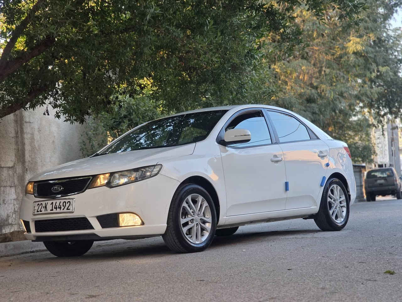 سلام عليكم من رخصت لادمن المحترم عندي كيا سيراتو موديل 2011 بيهه بس قطعه وحده  صبغ وبيهه هاي طخه بلباب الخلفي سياره كلش جديده اني شخص ثاني من مالكها من شركه حته كتلوكات الشركه بيها  محرك كير مكفول مامفتوح صدر امامي وخلفي جديد حته الهزه طلعت ١٠٠% محرك ١٦٠٠ شاشه كامرا مري شفط اشاير بالمري حافظه نظاره كيج حماوه دشبول ليزر تحكمات ستيرن كشناتها شركه ومغلفهن الهزه تنتهي ٢٠٣٠ مكاني بغداد قرب مطار بغداد رقمي ***********
