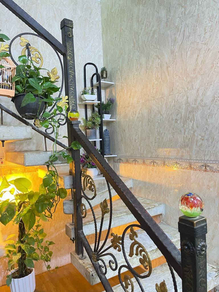 المبادرة 
✨🏡 مشتمل للبيــع 🏡✨ على المبادرة او نقدا 
طابو صرف /السعر 122
📍 الموقع: بابل – شارع 60 – شارع الكرينات
━━━━━━━━━━━━━━━━━━
📏 المساحة: 100 متر
📐 الواجهة: 5 م
📏 النزال: 20 م
🛣️ عرض الشارع: 10 م
📜 الملكية: ملك صرف
🏗️ يتكون من طابقين 
━━━━━━━━━━━━━━━━━━
🏠 تفاصيل الطابق الأرضي:
استقبال + كليدور + صحيات + مطبخ
🧱 الأرضية: كاشي
━━━━━━━━━━━━━━━━━━
🏠 تفاصيل الطابق الثاني:
غرفتين نوم + كليدور + صحيات
🪵 الأرضية: سيراميك
━━━━━━━━━━━━━━━━━━
💰 السعر: 122 مليون (قابل للتفاوض)نقدا 
البيع على المبادرة مقدمة 20مليون الباقي خلال 3 أشهر 
━━━━━━━━━━━━━━━━━━
📞 للاستفسار:
***********
***********
*********** (المهندس أمير الحسناوي)
━━━━━━━━━━━━━━━━━━
#مكتب_عقارات_أبراج_بابل 🏗️
📍 موقع المكتب: بابل – حي الجزائر – مقابل الجسر الدولي
