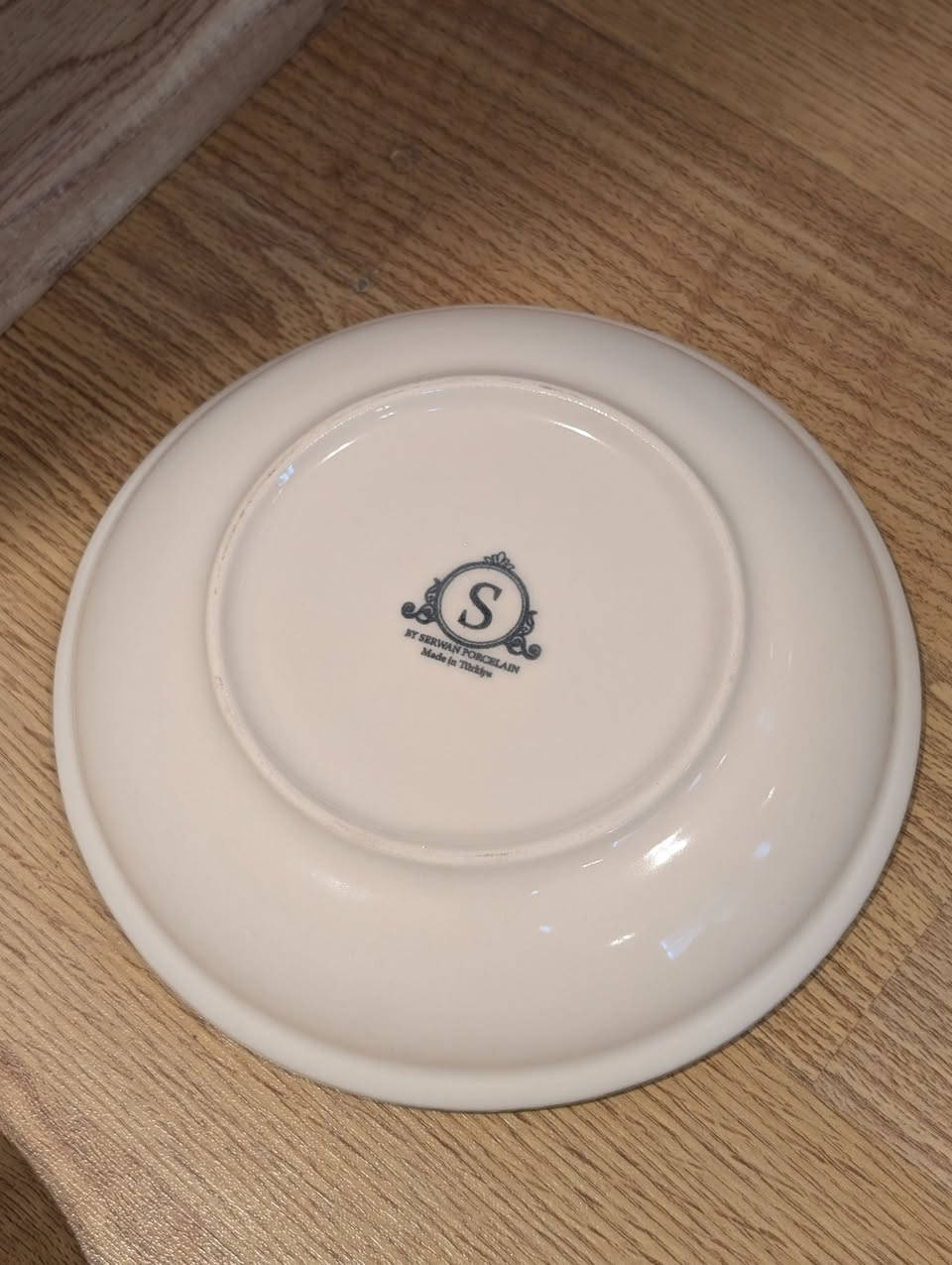 Set of 21 plates and bols. Very good condition, almost new. Just 2 large plates got a little scratch (see pictures). Total for 25.000 IQD. In Erbil. أربيل, العراق


**إذا كنت صاحب هذا الإعلان وتريد حذفه لأي سبب، رجاءا أرسل رسالة إلى الدعم الفني**