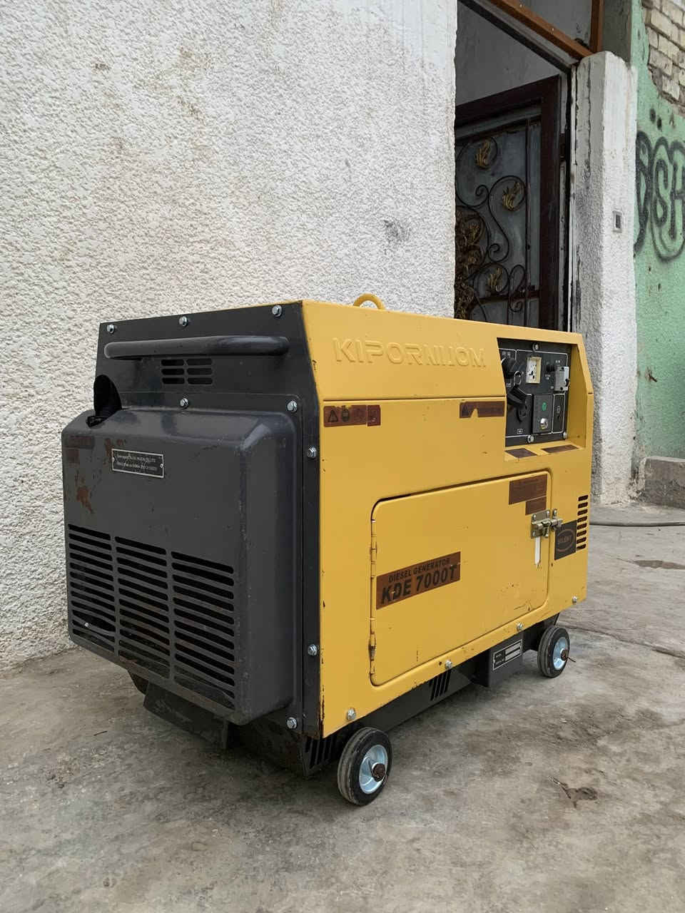 مولده كاز  كاتم 7 كيفي 28 آمبير مولده كلش نضيفه وبلاديه ماداخله تصليح على وضع شركه نكره بل تشغيل جديده مستخدمه قليل السعر  750 مكاني بغداد بوب الشام ***********
