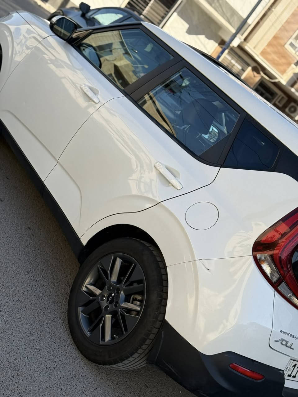 رمضان كريم
كيا سول 2022 وارد امريكا  مرقم بغداد باسمي تحويل ثاني يوم والرقم الدولي الجديد 
حادثها بنيد وجاملغ ايرباك دركه فقط 
وبيها كلير بامريكا بالباب الخلفي الايمن وداير جاملغ خلفي 
السياره ماشيه 54 الف وجاهزه من كلشي 
محرك وكير وتبريد وحداديه كفاله وجديده 
سلايد روف 
محرك 2000 دوش 
لايت عدسان 
بلوكترات عدسات زينون 
بك لايت دايود 
رادار امامي 
نقط عمياء 
تحديد مسار 
شاشه كبيره تدعم اندرويد وابل كار بلي 
تدفئه كشنات واستيرن 
اوتوا استوب 
كامره خلفيه داوره 
توقف ذاتي بالرجوع 
السياره مواصفاتها حلوه وجاهزه من كلشي 
ورايدها 129$ 
والاتصال *********** 
بغداد / الوزيريه
