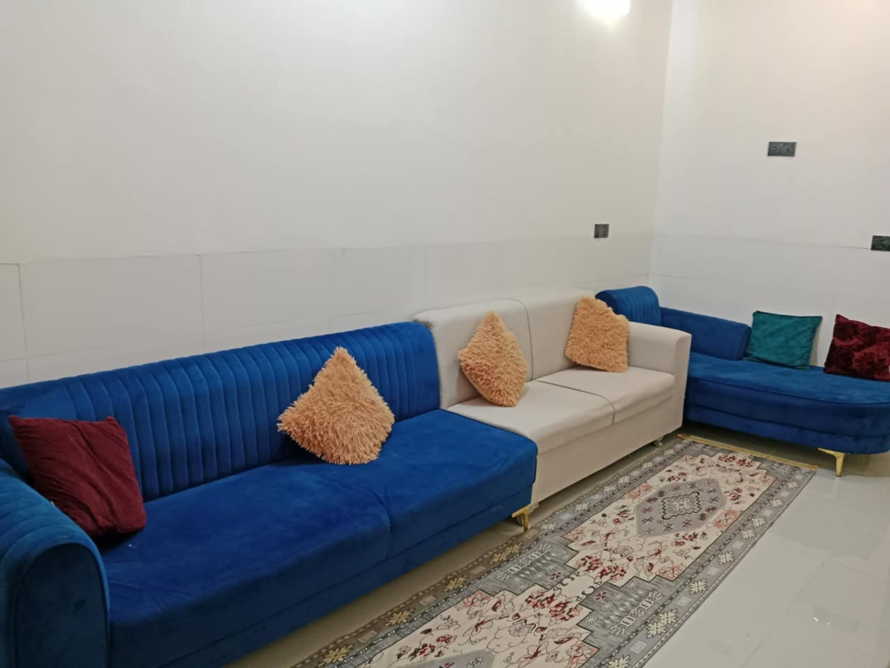 سلام عليكم كورنر تركي نضيف جدا اي ضرر مابي تكمه للبيع الشراي يراسلني خاص او يتصل ع الرقم *********** بي واتس
