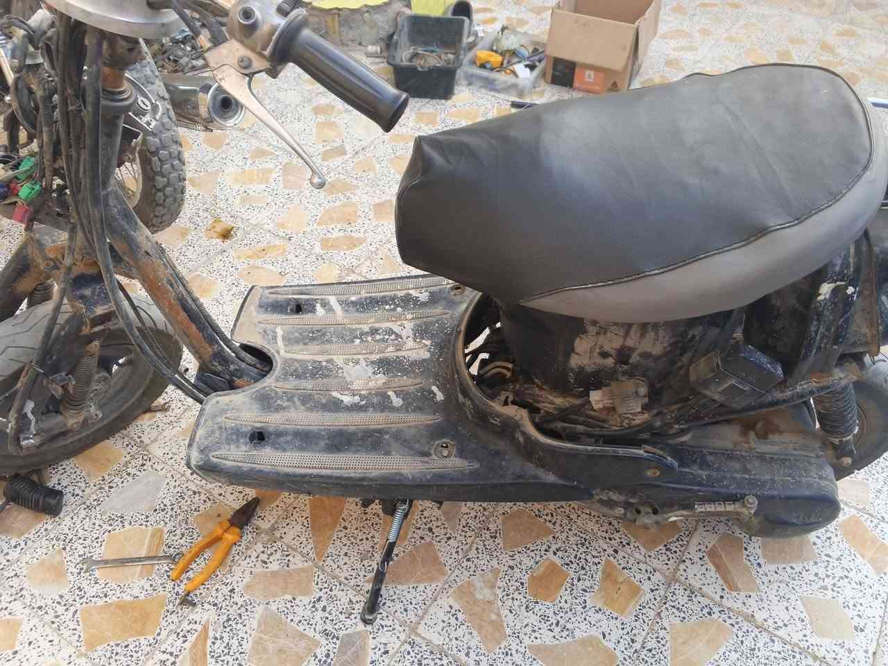سلام عليكم 
دراجه عبد الحليم للبيع نضيفه بمعنا الكلمه 
بس الصور ضالمتها عوزها تجفيت يعني كايمه ما تشتغل
تواير جديده كشن جديد جوزه اصليه
السعر 85وبيها مجال قليل كلش 
الاتصال *********** بي واتساب
المكان ابورمانه
