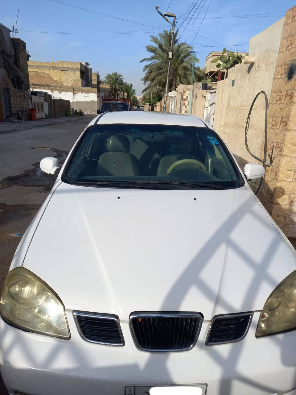 اوبترا بيضاء لون موديل ٢٠٠٤  بس للشراي  يجي ويشوف رقم بغداد بدون زحمة    رقم موبايل ***********
