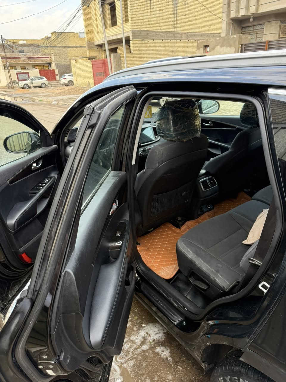 السلام عليكم البيع كيه سورنتو موديل ١٦ نص فول ٦ سلندر 7 اراكب  سعرها ١٤٢ وبيها مجال مكان السياره بغداد المحموديه بسمي السياره تحويل ثاني يوم ***********
