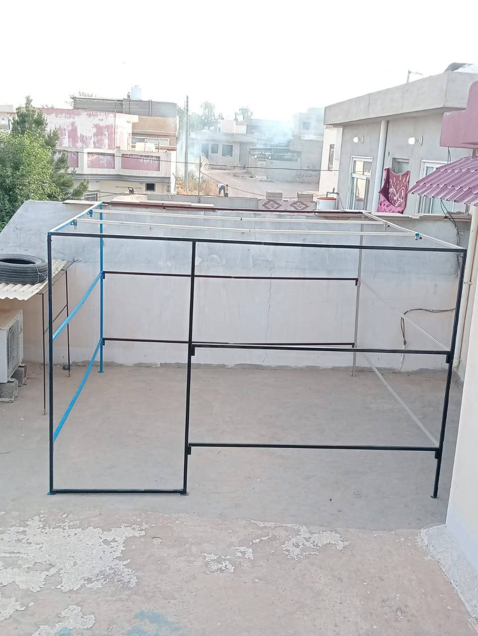 لـلـبـيـع خيمة  سفرات "شغل يد" درجة أولى 🏕️
للأهل الكشتات والسفرات، خيمة تفصال خاص (مو جاهز سوقي) مواصفات عالية ومتينة:
القياس: 3 × 3 متر طول وعرض 
 (ارتفاع مترين) 
المميزات: سهلة التركيب جداً، ومعاها "جادر مطري" يحميك من المطر والهواء.
الحالة: نظيفة جداً وبحكم الجديدة.
الخيمة متعوب عليها وتستاهل، اللي يريد يونس عائلته بالسفرات لا يفوتها.
الخيمة نظيفة وجاهزة تشيلها وتطلع بيها لأي سفرة.

السعر: الله شاهد مكلفني 300 ألف، والبيع بـ 150 ألف فقط 

لأي استفسار، يرجى الاتصال على الرقم:
[ ‏‪ 0770 509 0099‬‏]
