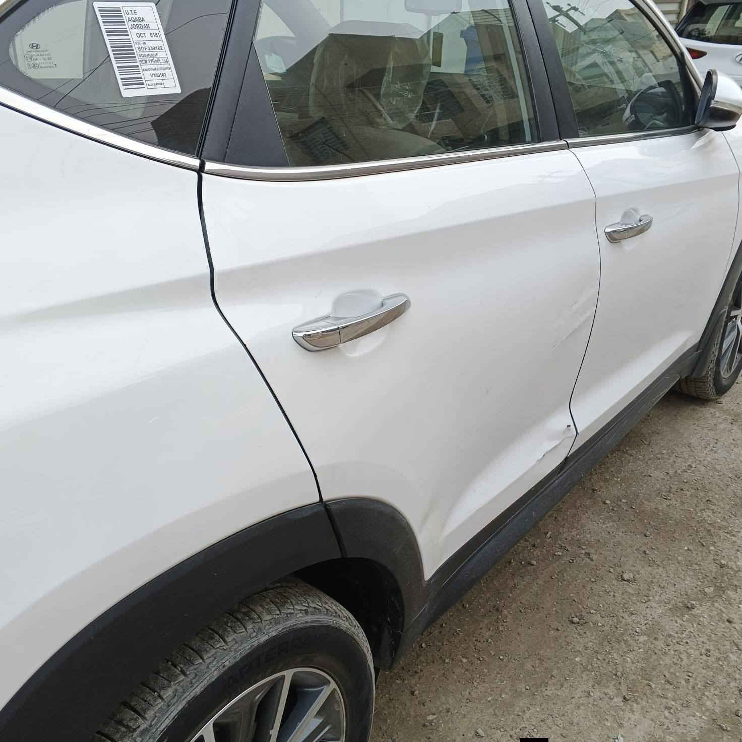 توسان 2018 خليجي  سياره فول مواصفات عدا بصمة
سياره بيها سونار وملاحظه ناشر صورتها 
سياره ماشيها 214 
السعر 170 قفل بدون نقاش 

***********
