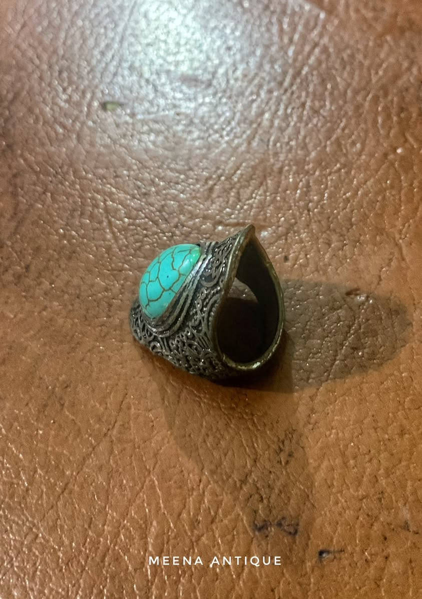 السلام عليكم
خاتم
و اساور 
و قلادة
قطع انتيكة فضية والاحجار ايضا و قديمة جدا من البازار الكبير في مدينة تبريز الايرانية موجودة من الستينات
التواصل على الخاص او الواتس اب (( للاسعار ))
الاسعار على الرقم واتس اب
والياخذها شلع انطي سعر زين
***********
مكان / حي الجامعة بغداد
يوجد توصيل فقط بغداد كرخ
