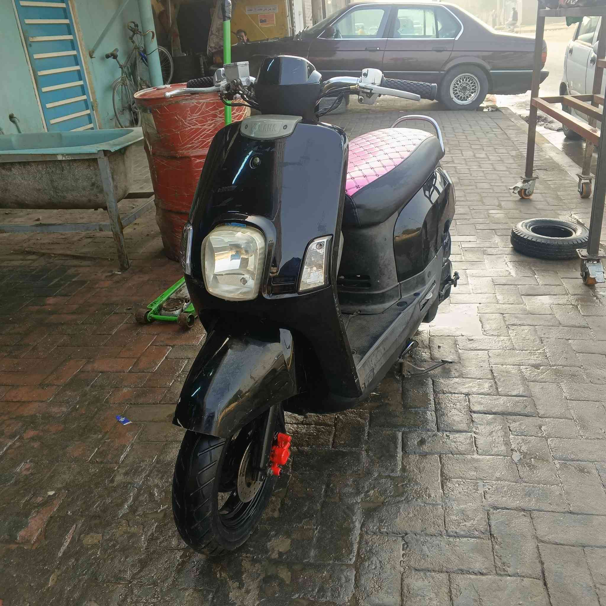 سلام عليكم شباب دراجه بوليس لبيع دراجه مكفوله كفاله عامه لحد يكلي شبيهه الدراجه مستعجل على بيعهه 450 قفل قفل *********** مكاني الحريه دراجه كامله مكمله ربع ماتصرف عليه
