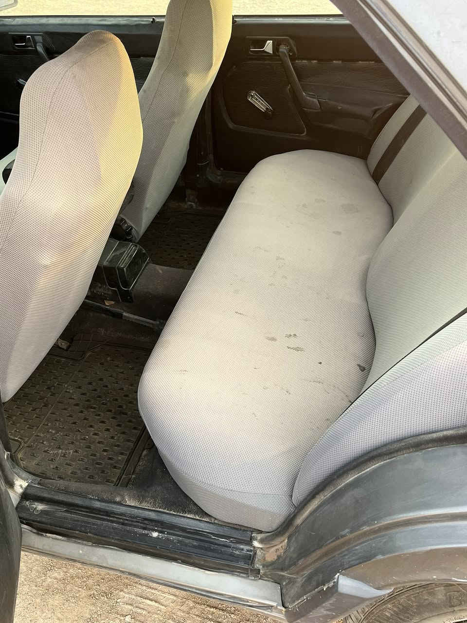 مارسدس ١٩٩١
رقم قادسية 
بسمي 
مكان السيارة (نجف) 
محرك (ونجي) 
السعر ٣٧ 
***********
